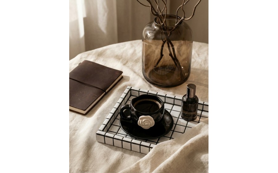 Filiżanka ze spodkiem SHP BIAŁA RÓŻA COCO czarna